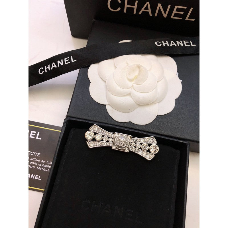 18K  Chanel Bow Tie Diamond Brooch