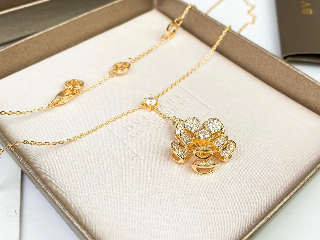 18K BVLGARI DIVAS' DREAM Necklace