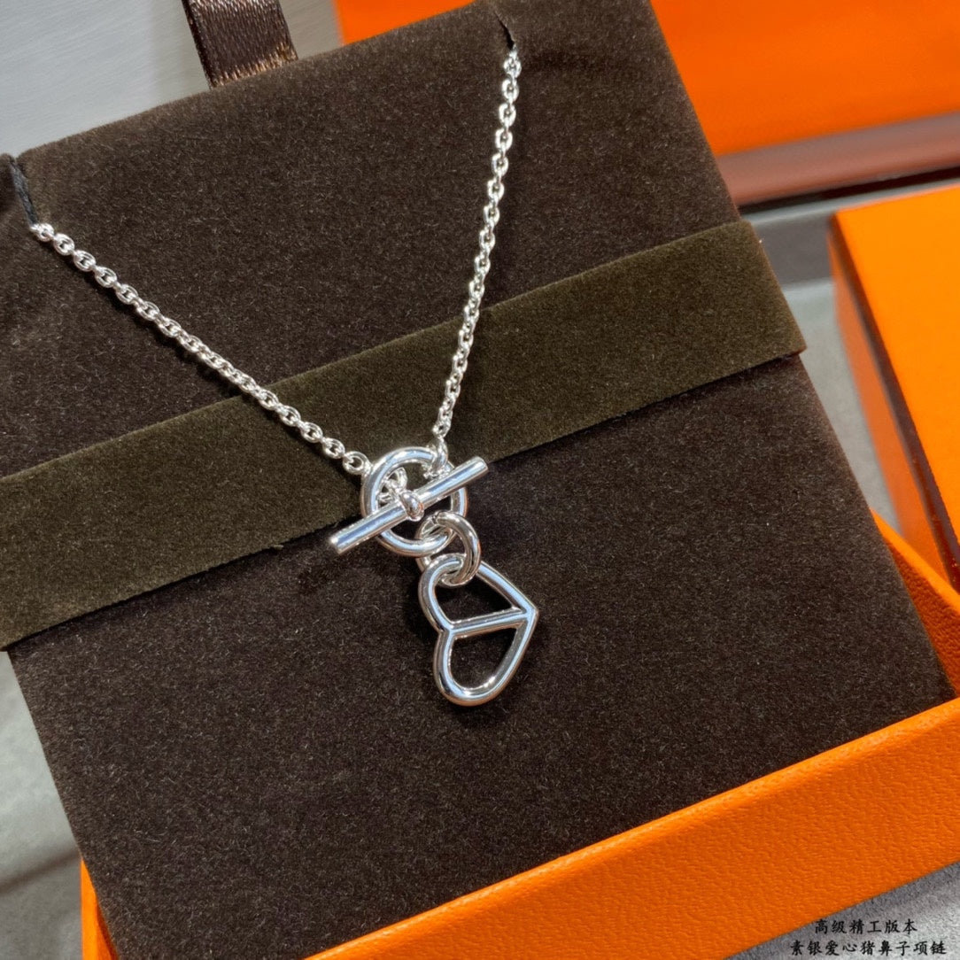 18K Cache-coeur Amulette Pendant Hermes Necklace
