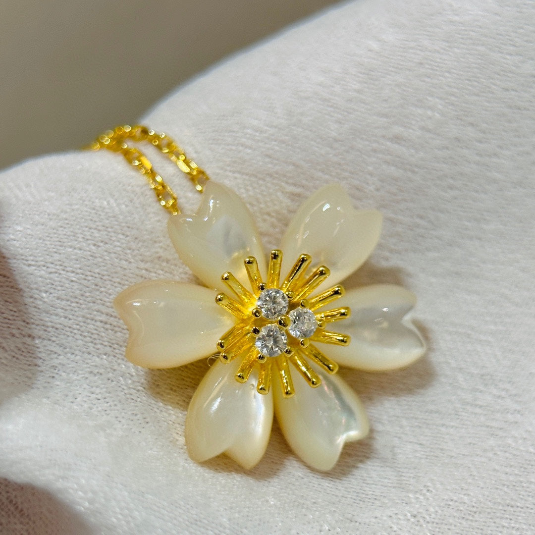 18K Rose De Noel Clip Pendant Necklace