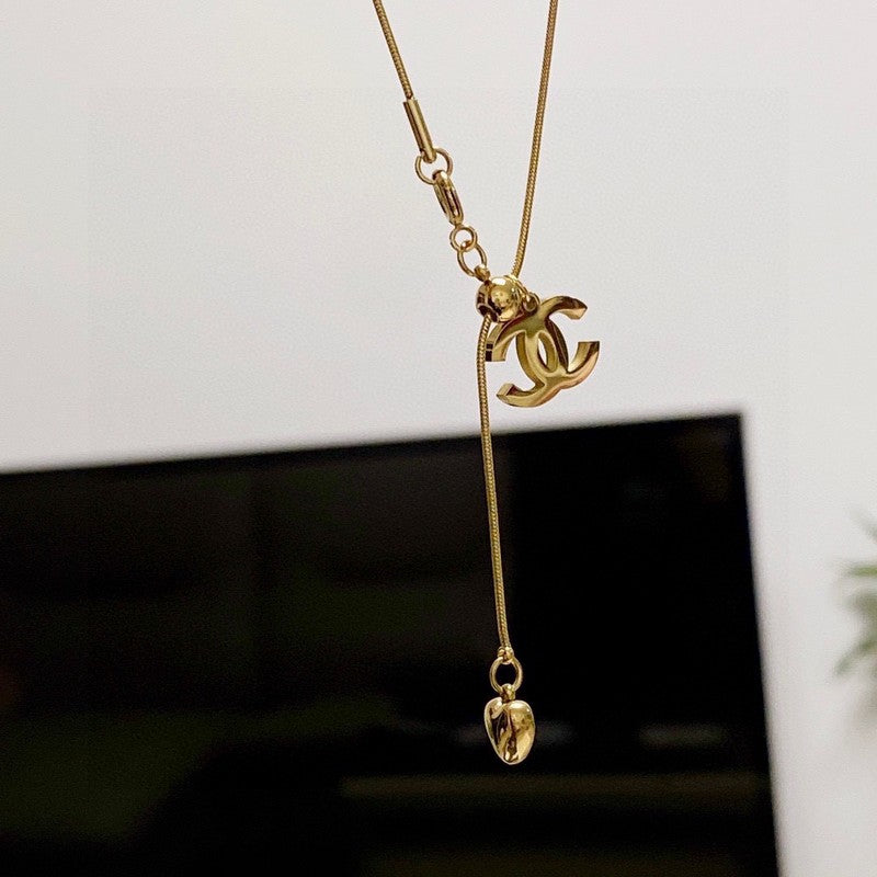 18K  Chanel Heart Pendant Gold Necklace