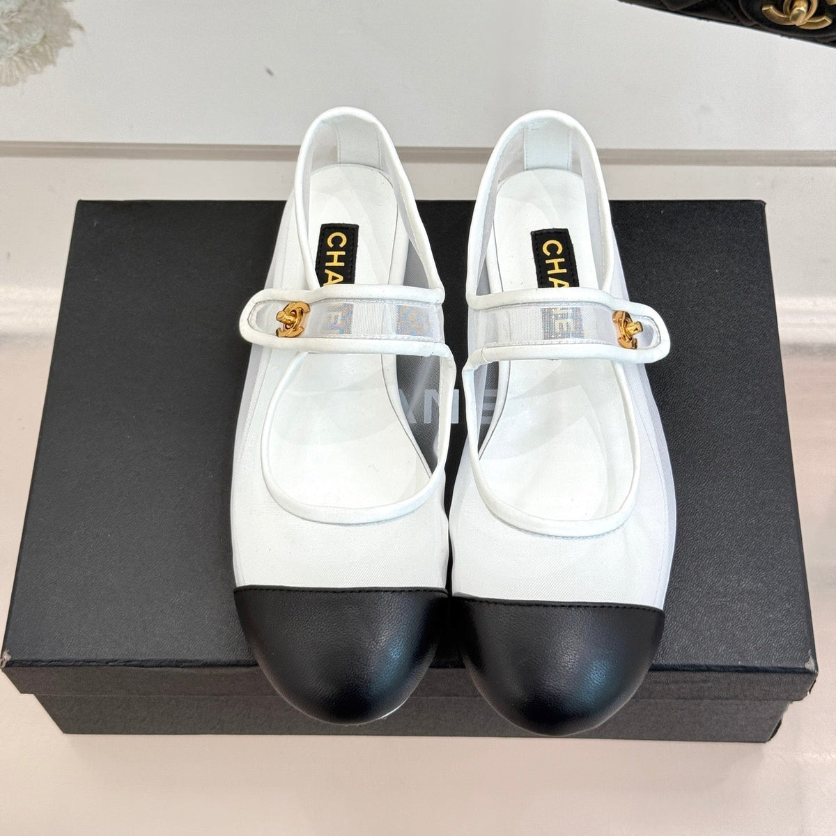 CHANEL FLAT SHOES IN WHITE MESH AND BLACK LAMBSKIN